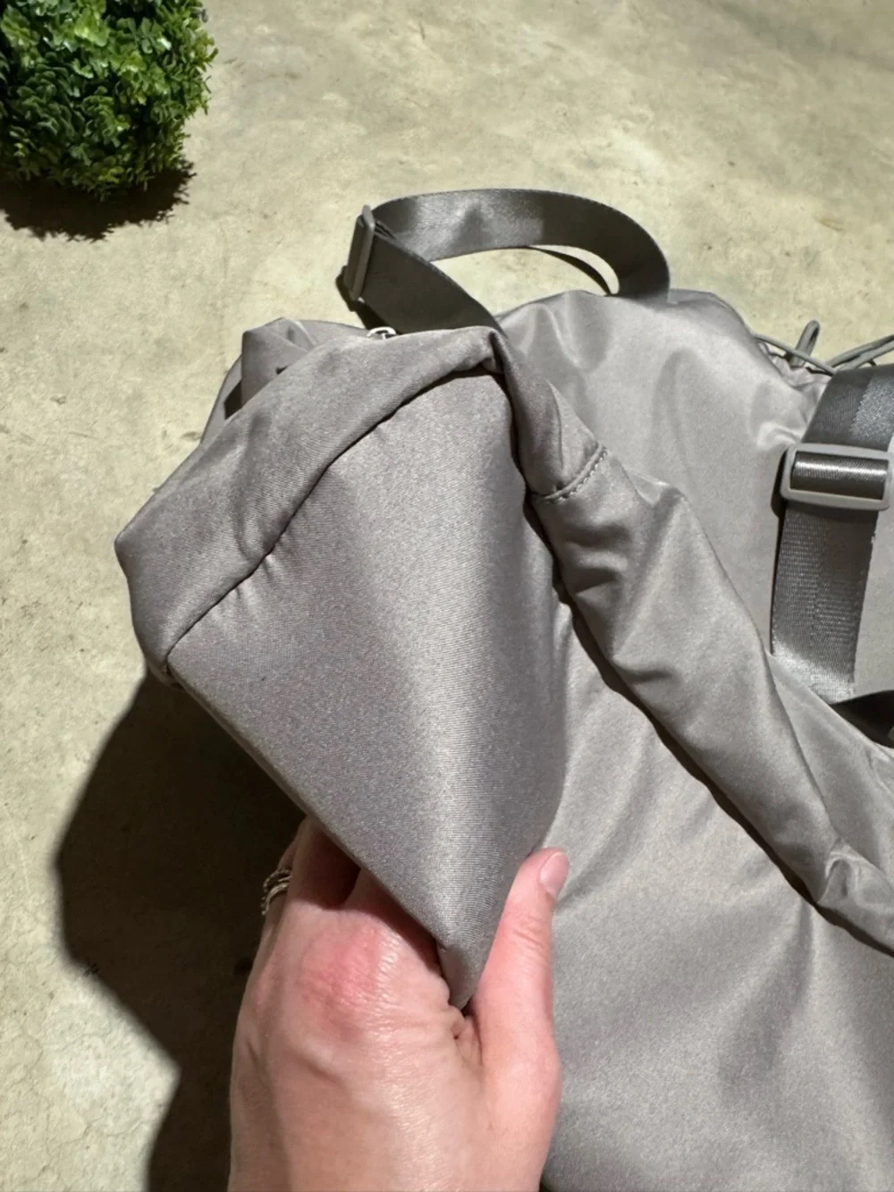 Beyond Yoga Drawstring Backpack Gym Bag Neutral Gray Workout Exercise‎ Sports